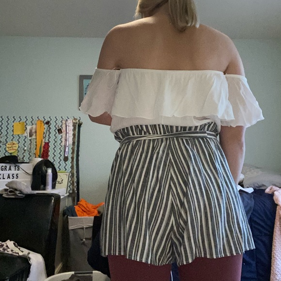 One piece - Picture 2 of 4